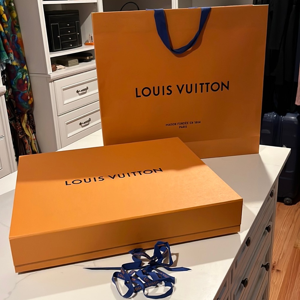Louis Vuitton Neverfull GM box, dust bag, shopping bag, and bow